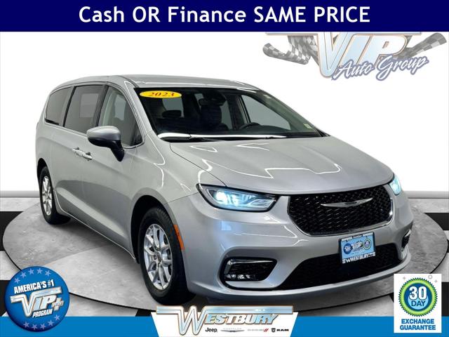 2023 Chrysler Pacifica Touring L for sale in Hicksville, NY