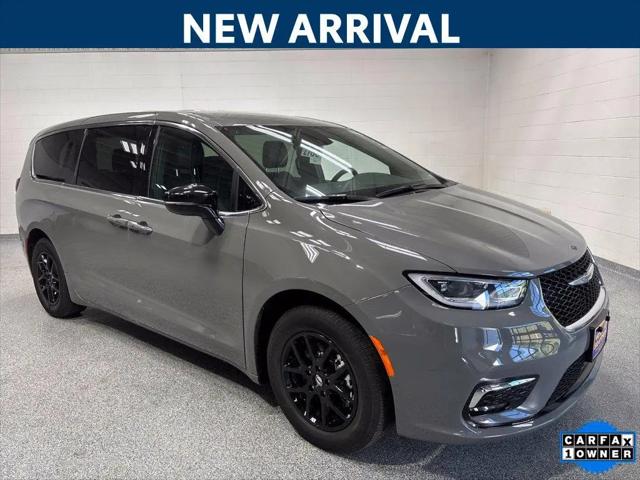 2025 Chrysler Pacifica Select for sale in Chilton, WI