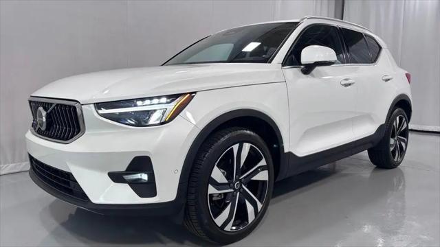 2024 Volvo XC40 B5 Plus Bright Theme for sale in Willoughby, OH