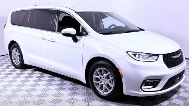 2023 Chrysler Pacifica Touring L for sale in Lee's Summit, MO