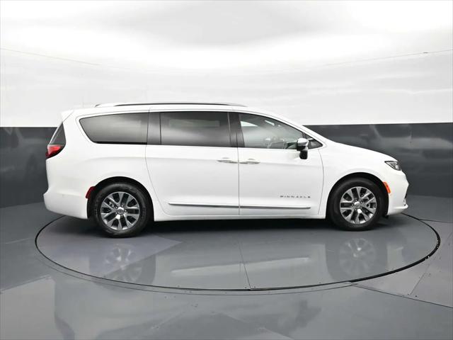2023 Chrysler Pacifica Hybrid Pinnacle