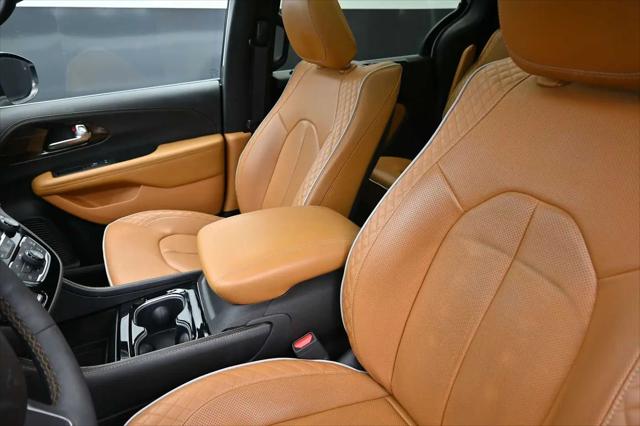 2023 Chrysler Pacifica Hybrid Pinnacle