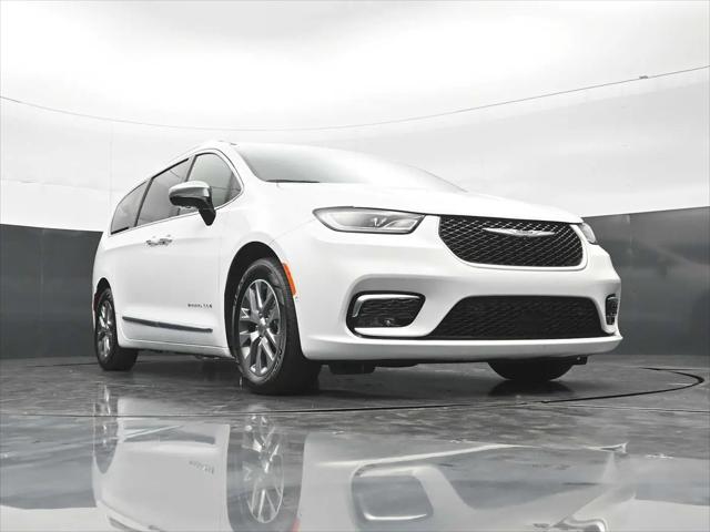 2023 Chrysler Pacifica Hybrid Pinnacle