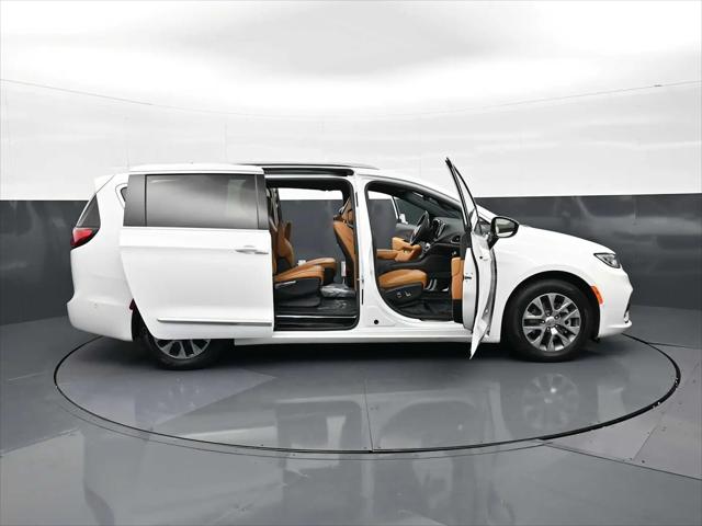 2023 Chrysler Pacifica Hybrid Pinnacle