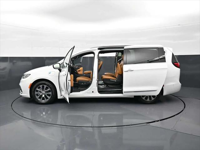 2023 Chrysler Pacifica Hybrid Pinnacle