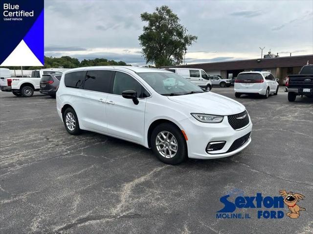 2025 Chrysler Pacifica Select for sale in Moline, IL
