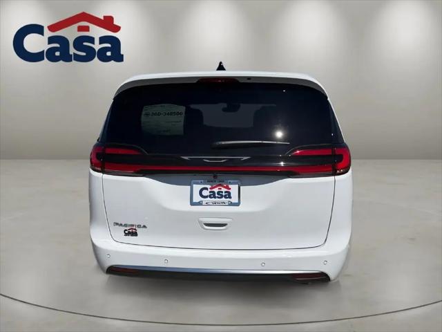 2027 Chrysler Pacifica Select