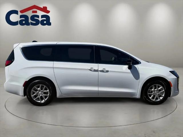 2027 Chrysler Pacifica Select