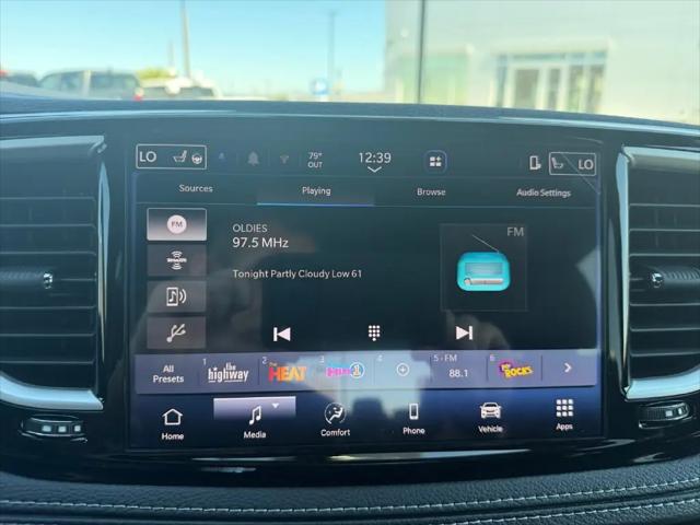 2027 Chrysler Pacifica Select