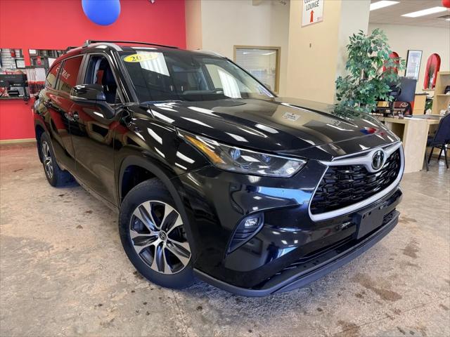 2024 Toyota Highlander XLE for sale in Batavia, NY