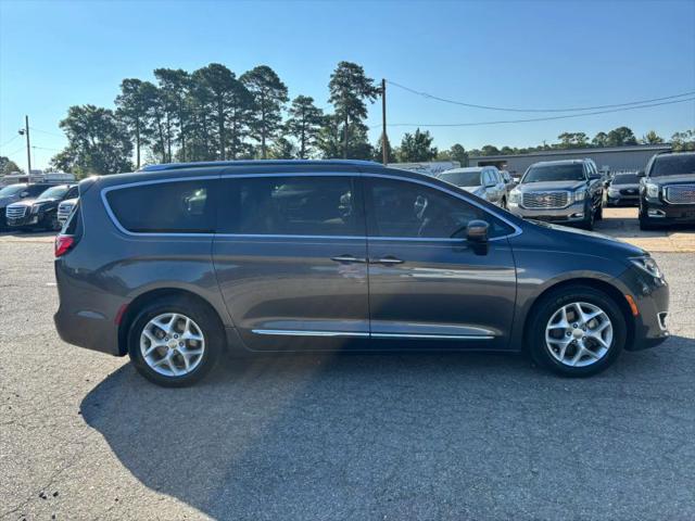 2017 Chrysler Pacifica Touring-L Plus