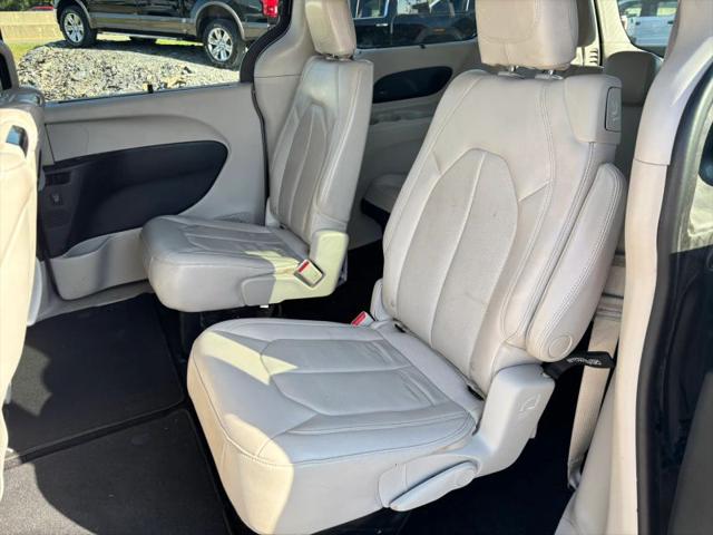 2017 Chrysler Pacifica Touring-L Plus