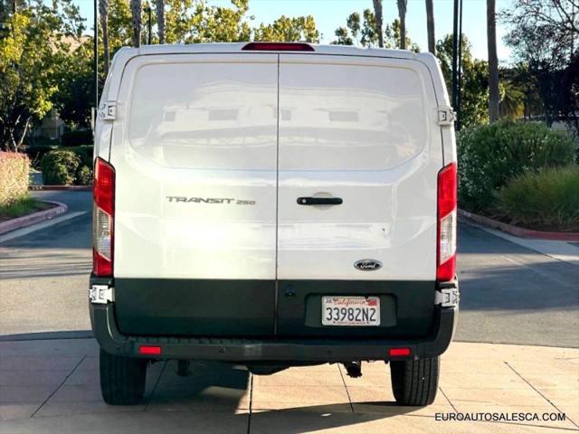 2018 Ford Transit w/Sliding Side Door w/RWB