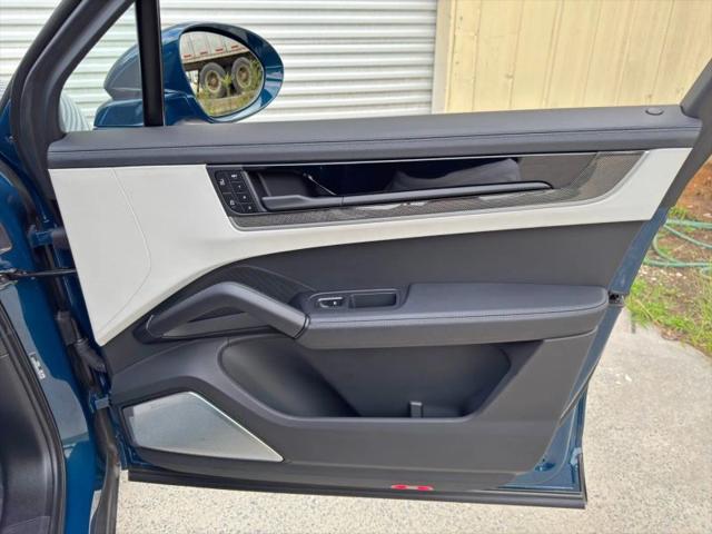 2024 Porsche Cayenne E-Hybrid Turbo
