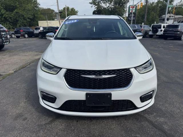 2022 Chrysler Pacifica Hybrid Limited for sale in Toledo, OH