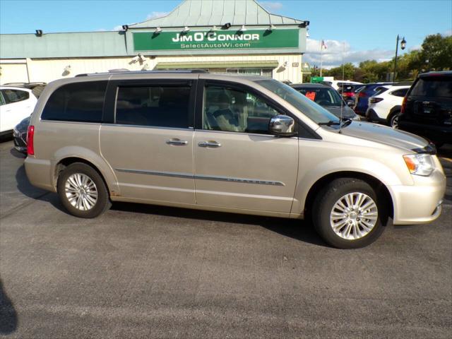 2012 Chrysler Town & Country Limited for sale in Oconomowoc, WI