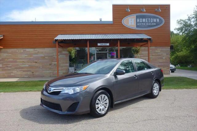 2014 Toyota Camry LE for sale in Cedarburg, WI