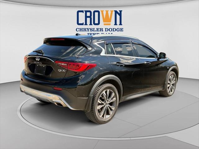 2017 INFINITI QX30 Premium 2017 INFINITI QX30 Premium