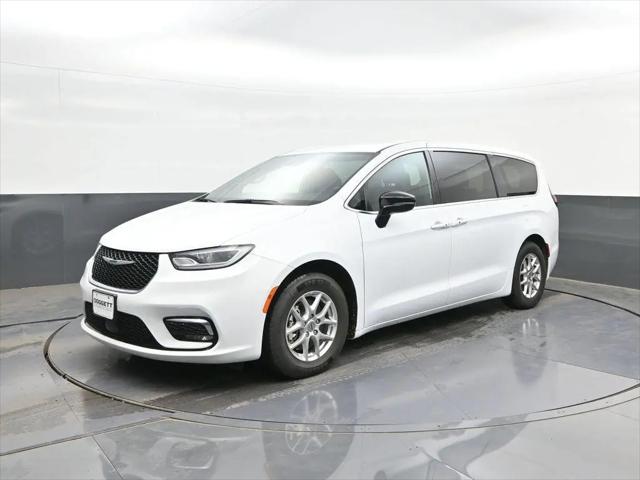 2025 Chrysler Pacifica Select for sale in Houston, TX