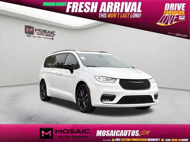 2025 Chrysler Pacifica Limited for sale in Zumbrota, MN