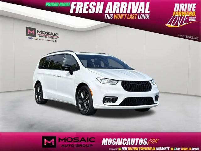 2025 Chrysler Pacifica Limited for sale in Zumbrota, MN