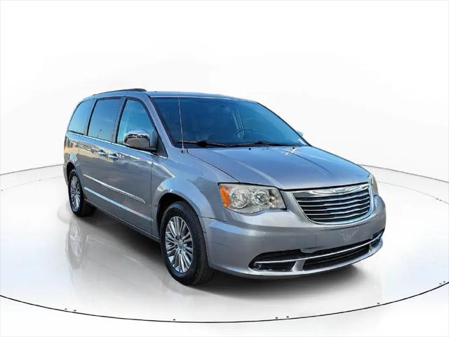2014 Chrysler Town & Country Touring-L for sale in Chicago, IL