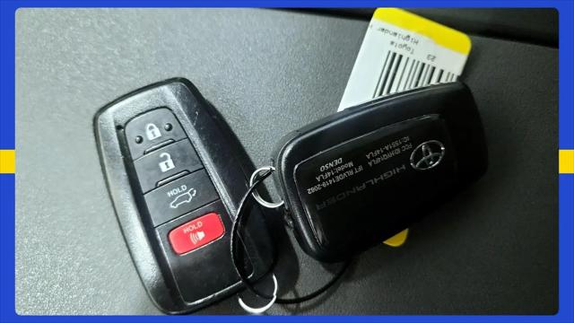 2023 Toyota Highlander Hybrid XLE Bronze