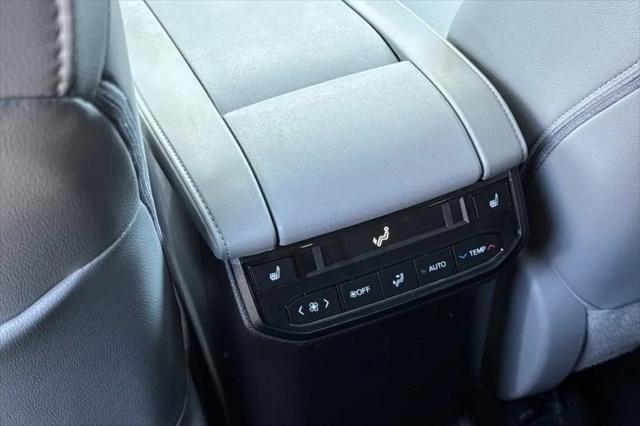 2020 Toyota Highlander Hybrid Platinum