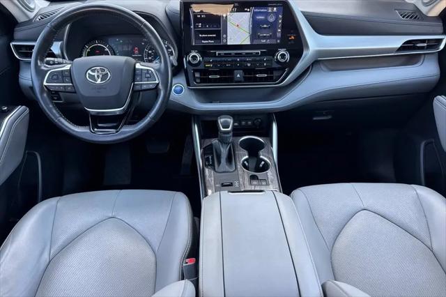 2020 Toyota Highlander Hybrid Platinum