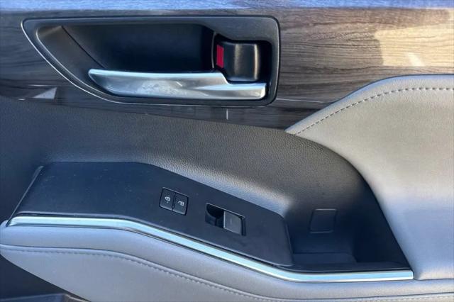 2020 Toyota Highlander Hybrid Platinum