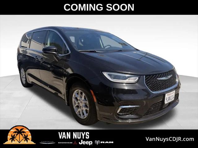 2023 Chrysler Pacifica Touring L for sale in Van Nuys, CA