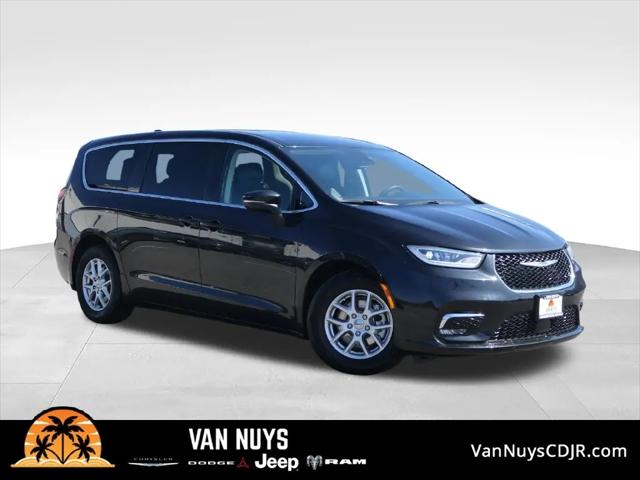 2023 Chrysler Pacifica Touring L for sale in Van Nuys, CA
