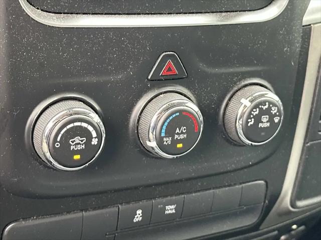 2019 Ram 1500 Classic SLT Crew Cab 4x4 64 Box