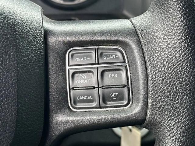 2019 Ram 1500 Classic SLT Crew Cab 4x4 64 Box