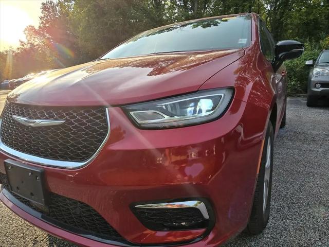 2025 Chrysler Pacifica Select