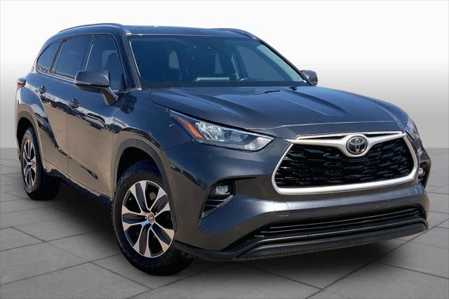 Used 2020 Toyota Highlander XLE For Sale in Lubbock, TX