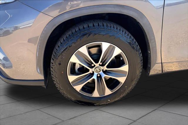 Used 2020 Toyota Highlander XLE For Sale in Lubbock, TX