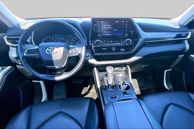 Used 2020 Toyota Highlander XLE For Sale in Lubbock, TX
