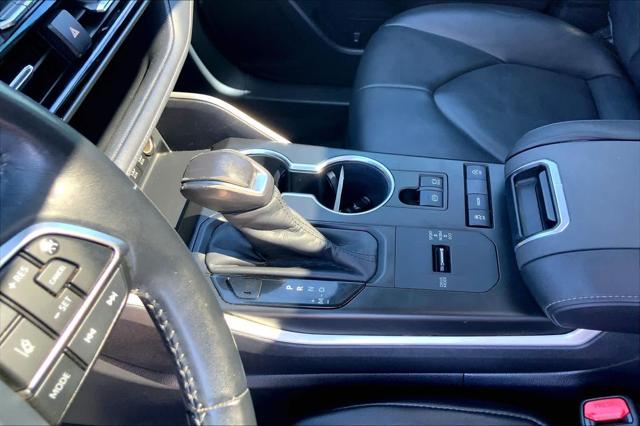 Used 2020 Toyota Highlander XLE For Sale in Lubbock, TX