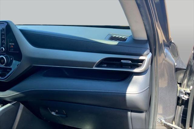 Used 2020 Toyota Highlander XLE For Sale in Lubbock, TX