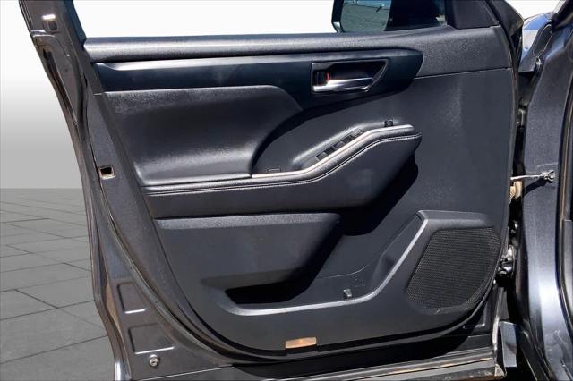 Used 2020 Toyota Highlander XLE For Sale in Lubbock, TX