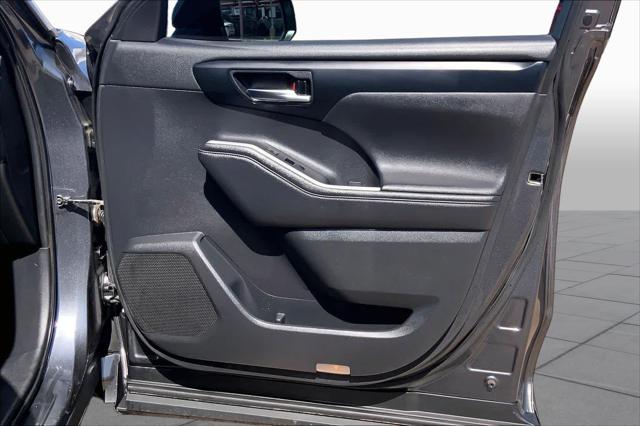 Used 2020 Toyota Highlander XLE For Sale in Lubbock, TX
