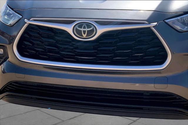 Used 2020 Toyota Highlander XLE For Sale in Lubbock, TX