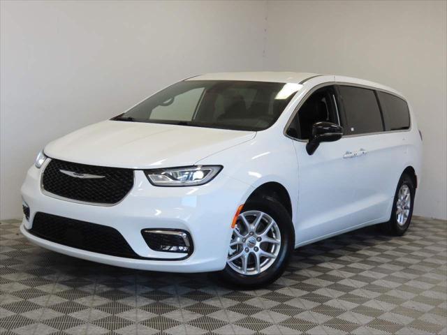 2025 Chrysler Pacifica Select for sale in Chandler, AZ