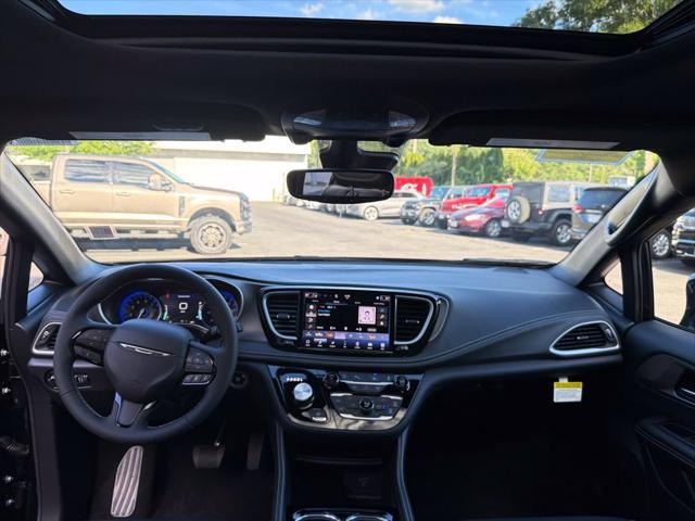2027 Chrysler Pacifica Limited AWD