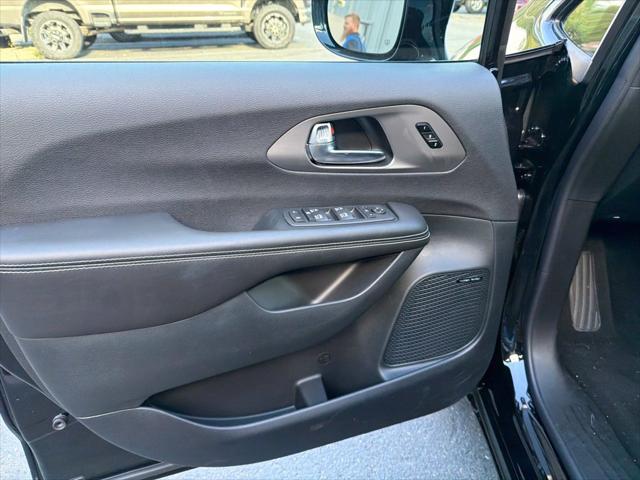 2027 Chrysler Pacifica Limited AWD