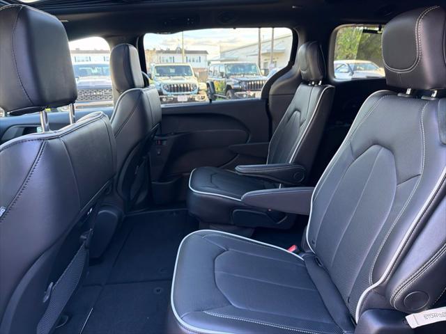 2027 Chrysler Pacifica Limited AWD
