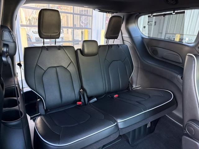 2027 Chrysler Pacifica Limited AWD