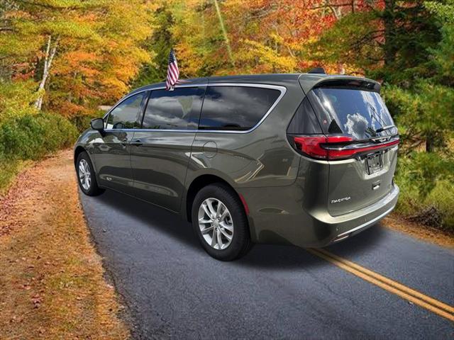 2027 Chrysler Pacifica Select AWD