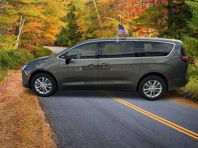 2027 Chrysler Pacifica Select AWD